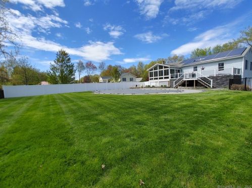 103 Fairfield Rd, Enfield CT 06082-5800 exterior