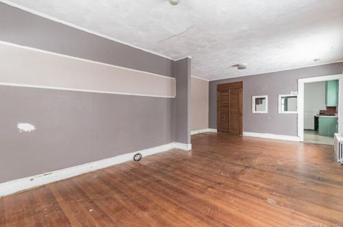 43 Elro St, Manchester CT 06040-4228 exterior