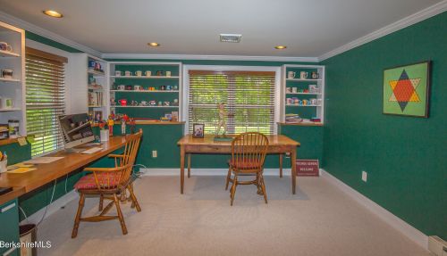 47 Fairwynds Dr, Lenox MA 01240-2729 exterior