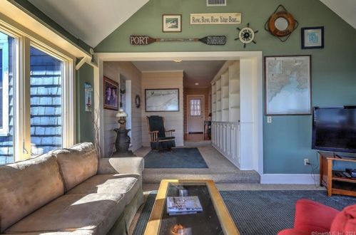 61 Morningside Dr, Milford CT 06460-7717 exterior