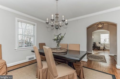 1612 Oakcrest Dr, Alexandria VA 22302-2337 exterior