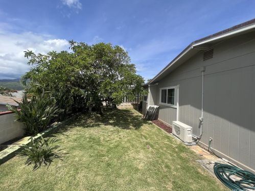 468 Kaumakani St, Honolulu, HI 96825-2325