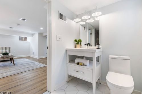 192 Gregory Pl, Town Center NJ  07052-3952 exterior