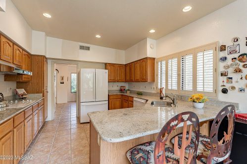 1024 Camino Diestro, Tucson AZ 85704-7694 exterior