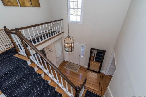 11 Farrar Ln, Ridgefield CT 06877-2406 exterior