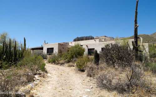 12105 Horsehead Rd, Tucson, AZ 85749-8322