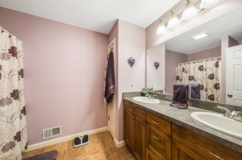 30 Max Ln, Concord NH 03301-8629 exterior