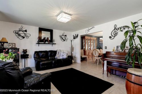 52 Pelican Dr, Berkeley Township NJ 08721-1654 exterior