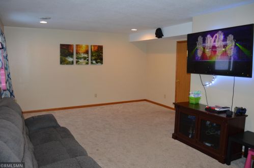 7050 Spruce Dr, Princeton MN 55371-6091 exterior