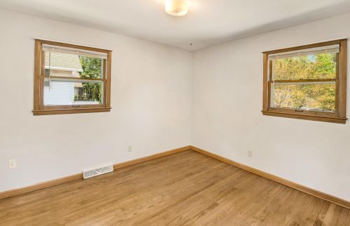 452 Plainfield Ave, Milwaukee WI 53207-5054 exterior