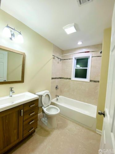 42 Park Ave, Iselin NJ 08830-2242 exterior