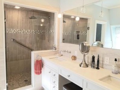 14 Ayrault St, Middletown RI 02840-2771 exterior