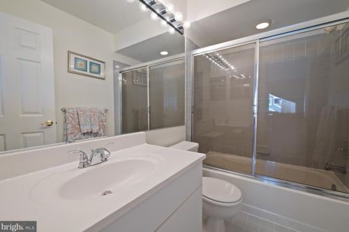 48 Coriander Dr, Princeton NJ 08540-9428 exterior