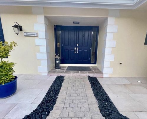 2120 Sandpiper St, Naples FL 34102-1505 exterior