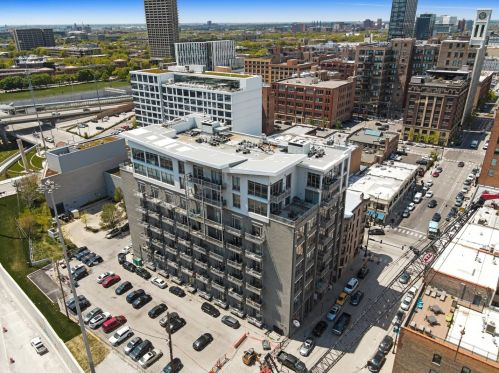 770 Gladys Ave, Chicago IL  60661-5441 exterior