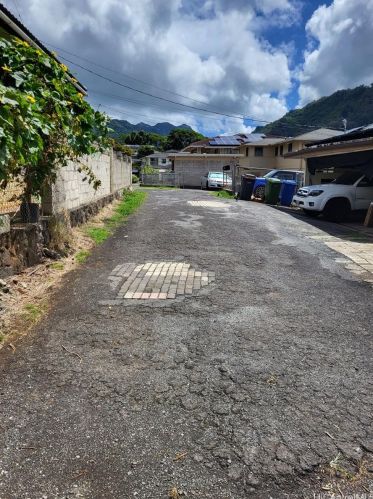 2401 Kula Kolea Dr, Honolulu HI 96819-2825 exterior