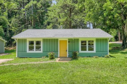 2641 Connally Dr, Atlanta GA  30344-1073 exterior