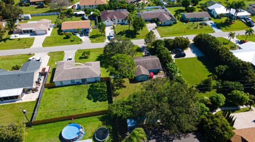 1248 Ladner St, Fort Pierce FL  34983-2571 exterior