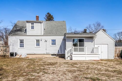 12 Monroe St, North Haven CT 06473-1813 exterior