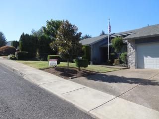464 Sunwood Dr, Salem, OR 97304-4218