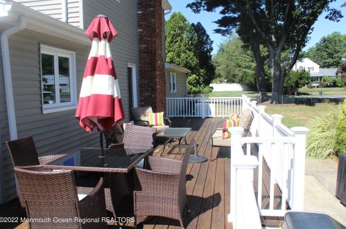 52 4 Winds Dr, Middletown NJ 07748-3141 exterior