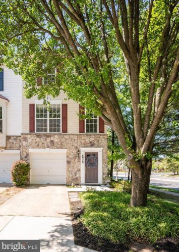 6940 Lerwick Ct, Alexandria VA  22315-5717 exterior