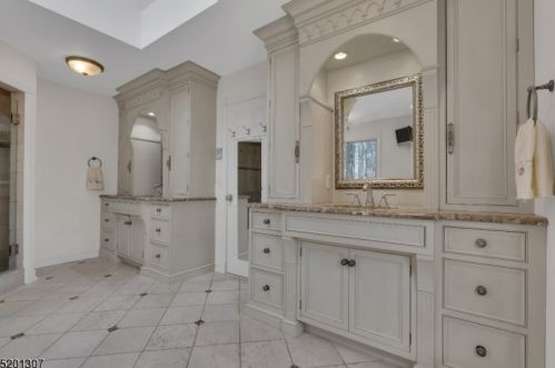 7 Chilton Rd, Chester NJ  07930-3107 exterior