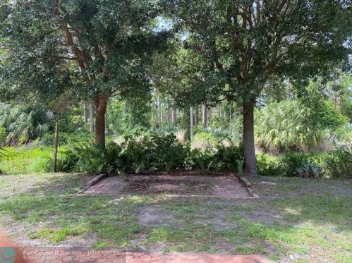 2341 Gillette Ave, Fort Pierce FL  34952-7433 exterior