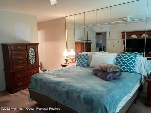 51 Poplar Pl, East Freehold NJ 07728-4120 exterior