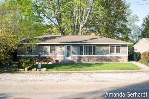 215 Mcconnell Ave, Meskegon MI 49445-2762 exterior