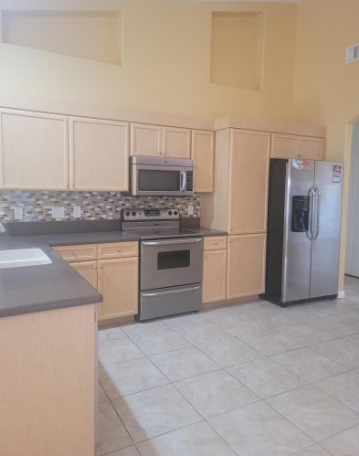 981 Abingdon Ave, Fort Pierce, FL 34953-2802