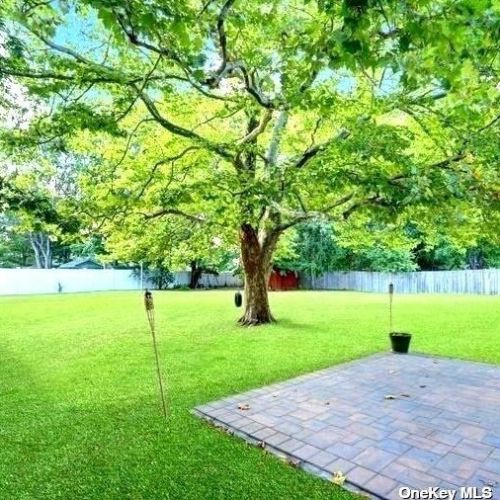 652 Ocean Ave, Bohemia NY 11716-1926 exterior