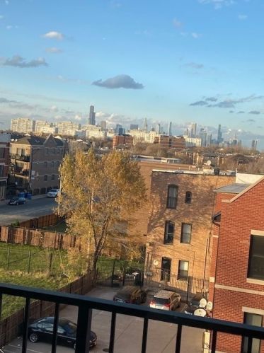 809 40th St, Chicago, IL 60653-4716