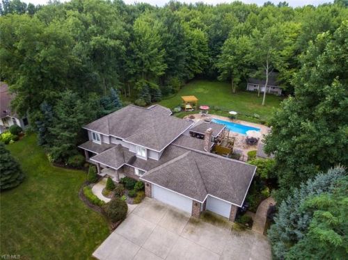 48261 Rice Rd, Vermilion, OH 44001-9400