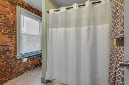 241 38 St, Pittsburgh PA 15201-1807 exterior