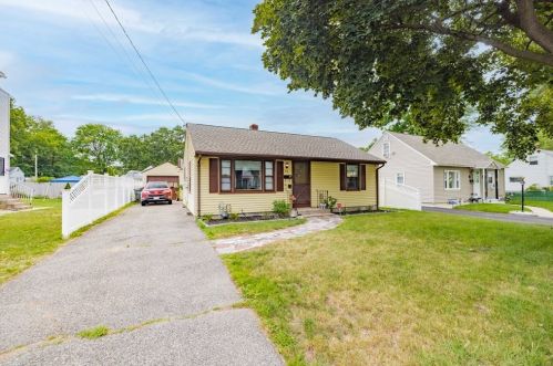 28 Davis St, Springfield, MA 01104-2222