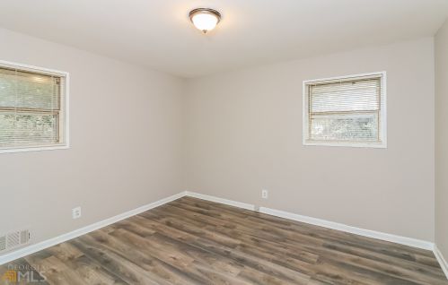 5240 Longmeadow Ln, Atlanta GA  30349-3124 exterior