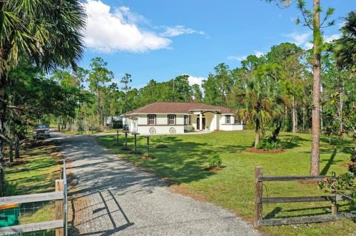 1491 20th Ave, Naples, FL 34120-5464