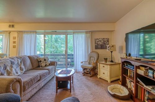 6100 Sanlin Dr, Moon Twp PA  15108-2882 exterior