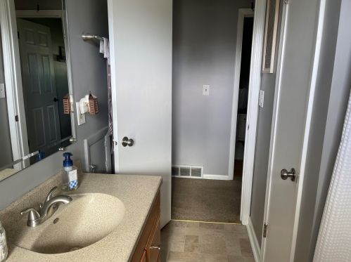 4468 65, Milwaukee WI 53220-3420 exterior