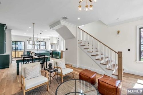 11 Lasher Ln, Edgewater NJ  07020-1403 exterior