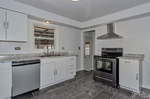 2220 Jackson St, Waukegan IL 60085-7354 exterior