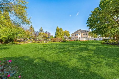 140 Hayrick Ln, Commack NY 11725-1232 exterior