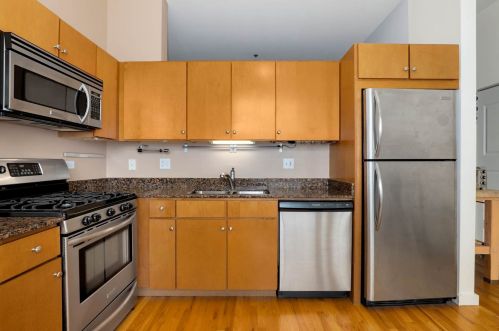 630 Franklin St, Chicago IL 60654-8327 exterior