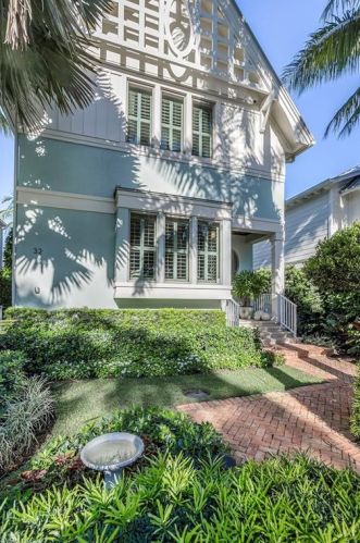 32 6th St, Naples, FL 34102-0060
