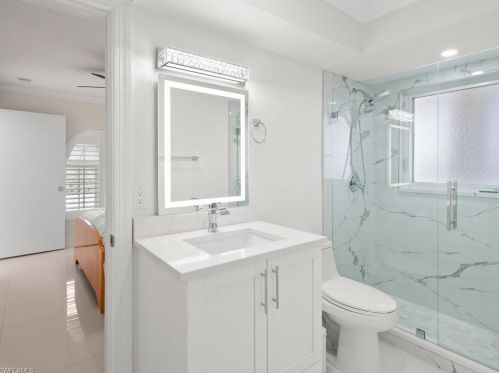 9980 Vanderbilt Dr, Naples FL 34108-2170 exterior