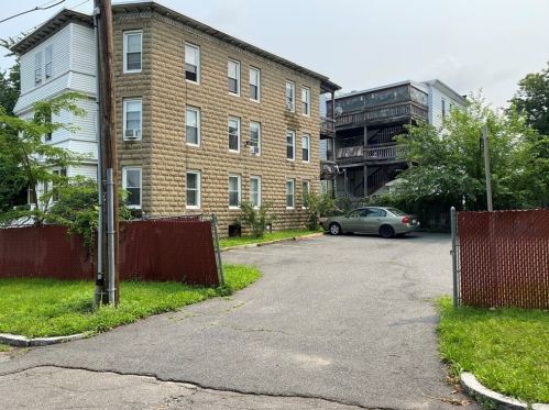 35 Healey St, Springfield, MA 01151-1629