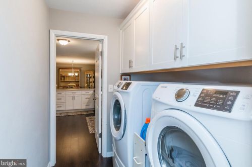 33 Vly Vw Dr, Hanover PA 17331-8307 exterior