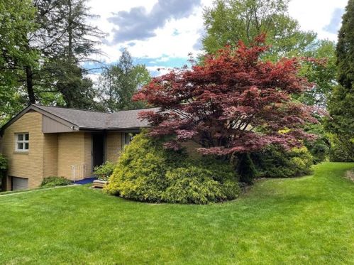 606 Dixie Dr, Pittsburgh, PA 15235-4528