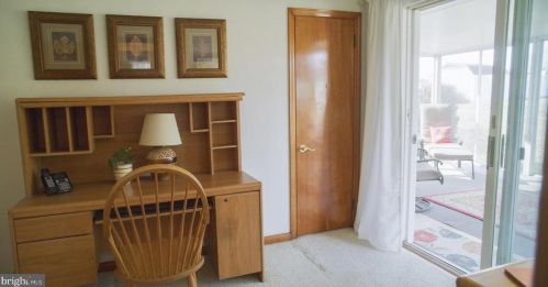 22 Lincoln Dr, Hanover PA 17331-4906 exterior